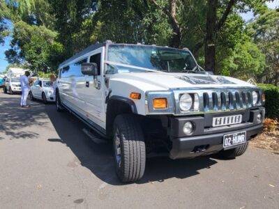 Limousine White Hummer